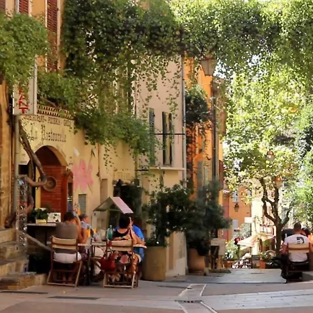 Charming 45m In Les Mimosas *